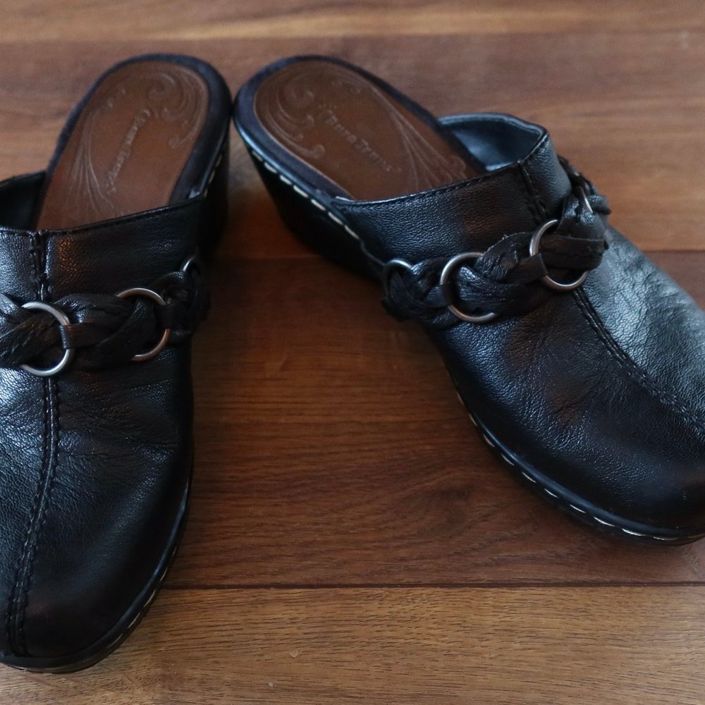 Ladie's Shoes BareTraps Quartet Black Size 8.5m